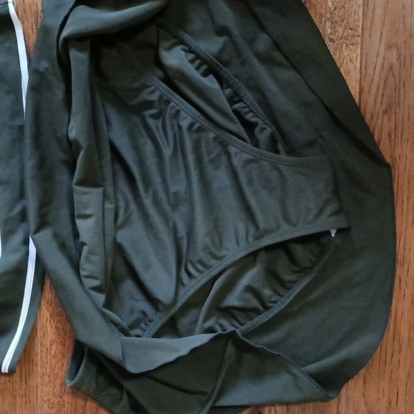 Swimsuit - Picture 2 of 4